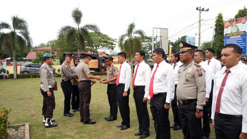 Kapolres Kampar Beri Penghargaan anggota Berprestasi